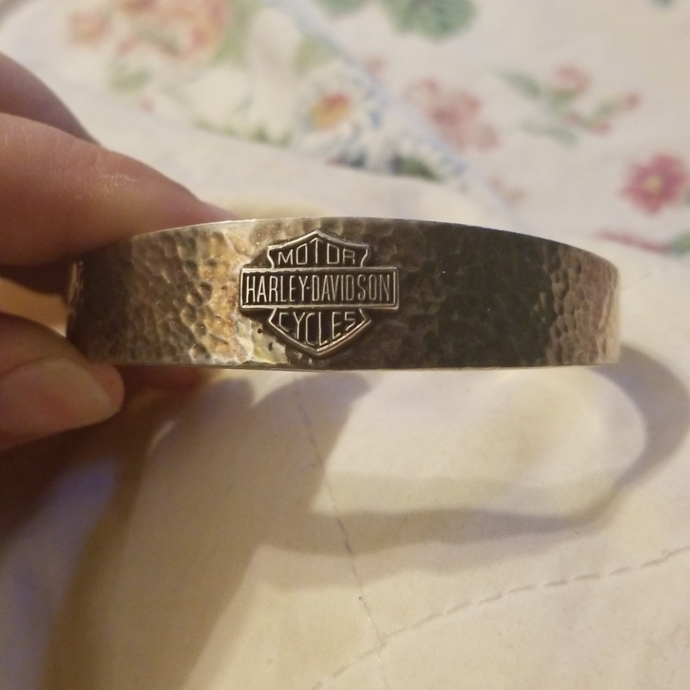 Cuff bracket